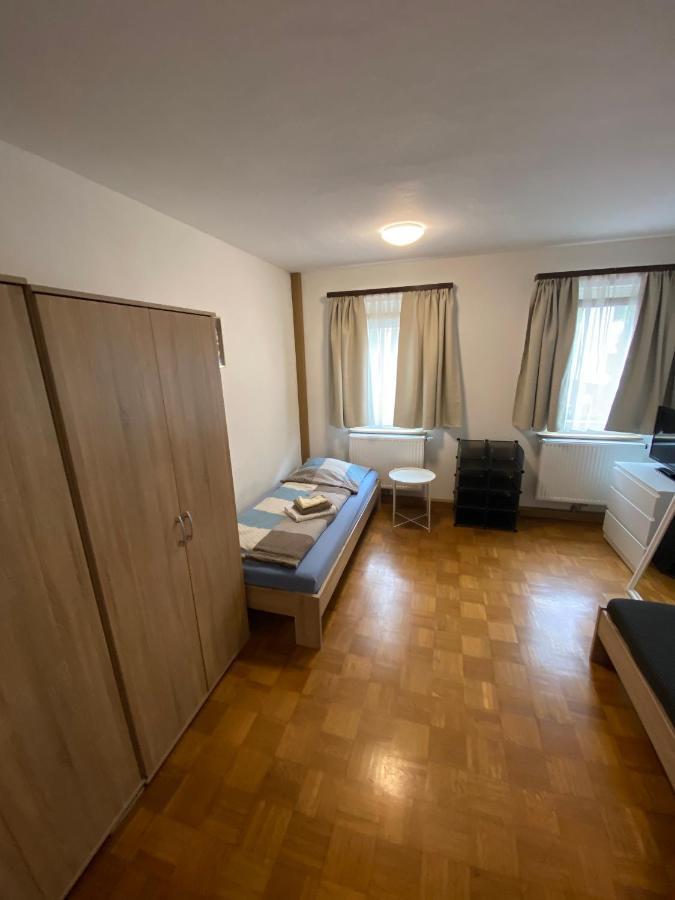 היילברון Einfaches Haus Mit Privatzimmern Und Gemeinschaftsraeumen מראה חיצוני תמונה