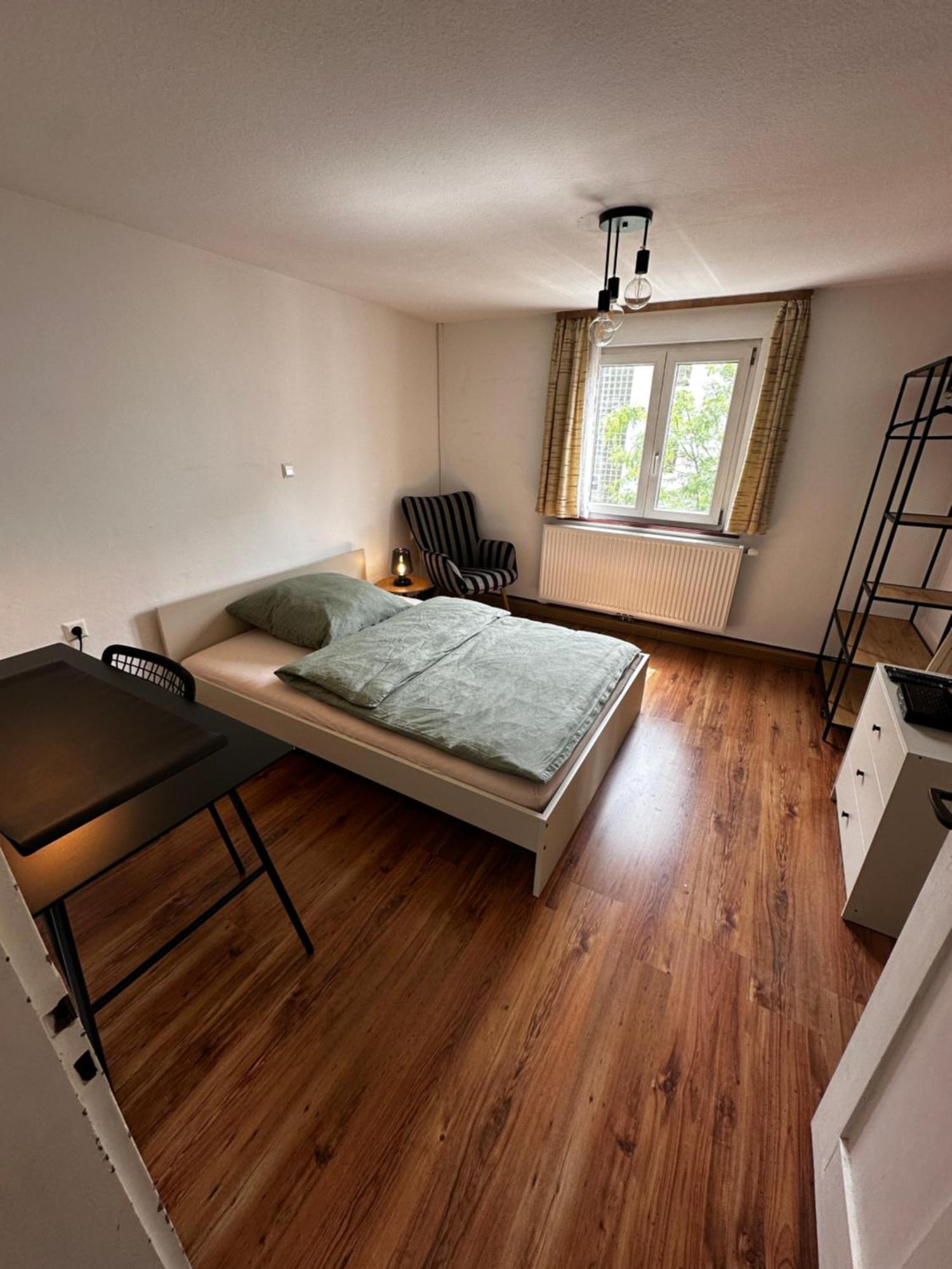 היילברון Einfaches Haus Mit Privatzimmern Und Gemeinschaftsraeumen מראה חיצוני תמונה