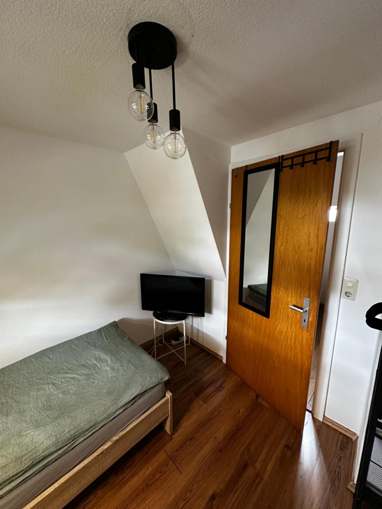 היילברון Einfaches Haus Mit Privatzimmern Und Gemeinschaftsraeumen מראה חיצוני תמונה